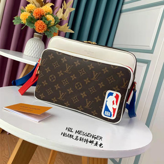 NBA联名系列NIL MESSENGER 邮差包M85143